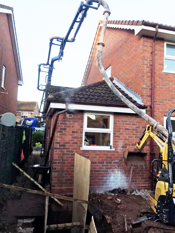 23844403_700359120160191_7502398307027577264_n